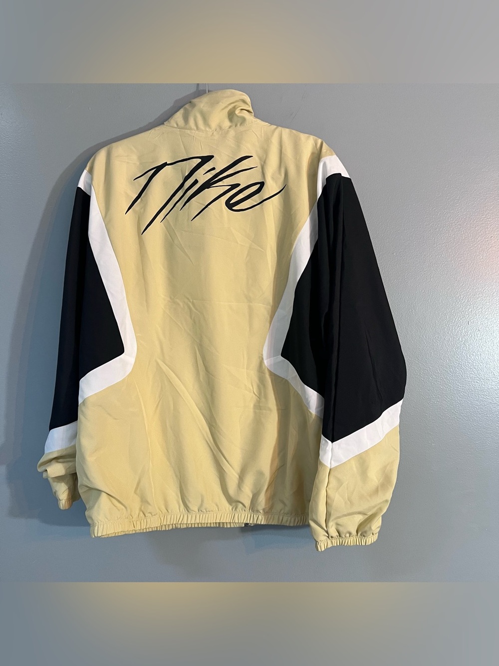 Nike Jacket - Picture 2 of 3